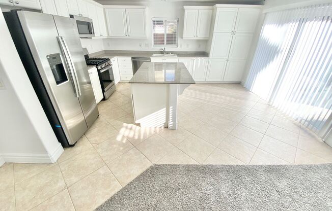 STUNNING 2 STORY HOME IN A GUARD GATED COMMUNITY!  LOCATED IN RHODES RANCH GOLF COURSE! 4 BEDROOM AND 3 FULL BATH READY FOR MOVE IN!