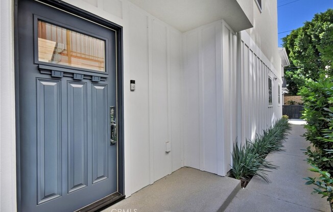 4641 CAHUENGA BLVD