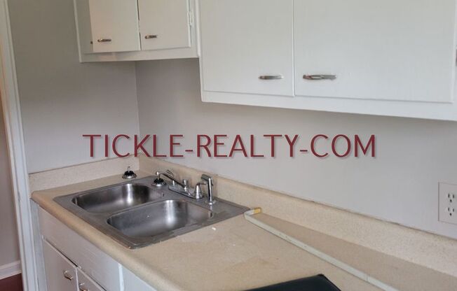 2 beds, 1 bath, $895, Unit 4281 #3 Lake Ave