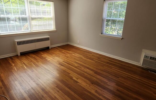 2 beds, 1 bath, 897 sqft, $2,225, Unit A-21