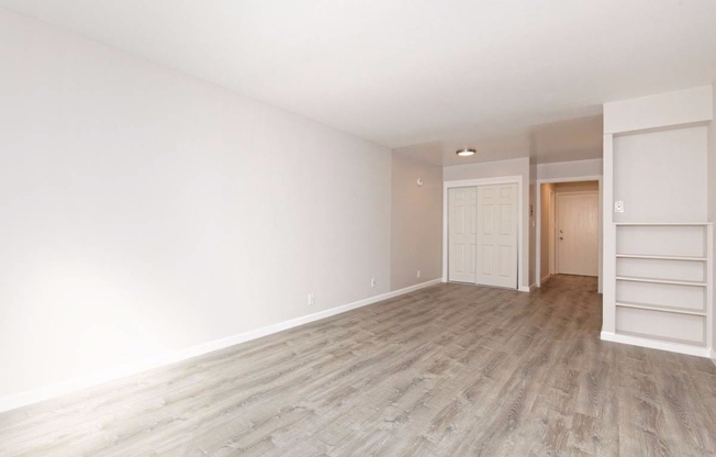 Studio, 1 bath, 450 sqft, $1,645, Unit 116