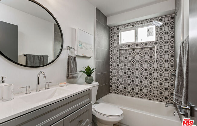 2 beds, 1 bath, 900 sqft, $2,249, Unit 115