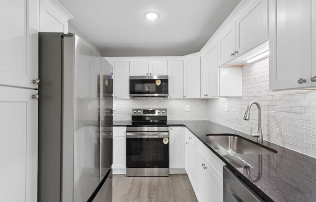 3 beds, 2 baths, 1,300 sqft, $1,900, Unit 121