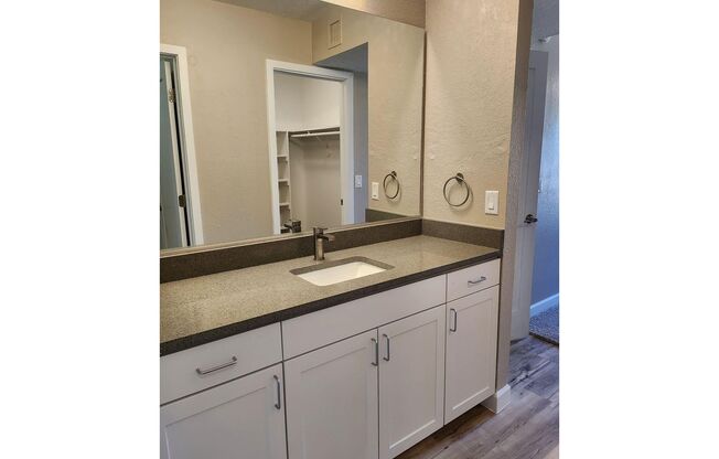 2 beds, 1.5 baths, 895 sqft, $1,475, Unit 204