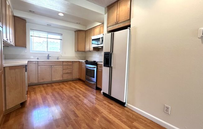 Mission Valley 3 BR 2 BA Condo w/ Parking and A/C