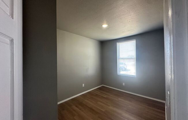 2 beds, 1 bath, 675 sqft, $750, Unit A