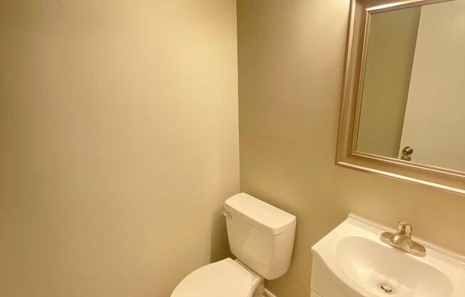 2 beds, 1.5 baths, 832 sqft, $1,100, Unit 829 Oakwood Villa