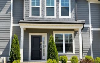 Beautiful 3BR Townhome with Community Pool