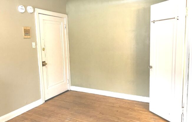 Studio, 1 bath, $725, Unit 02