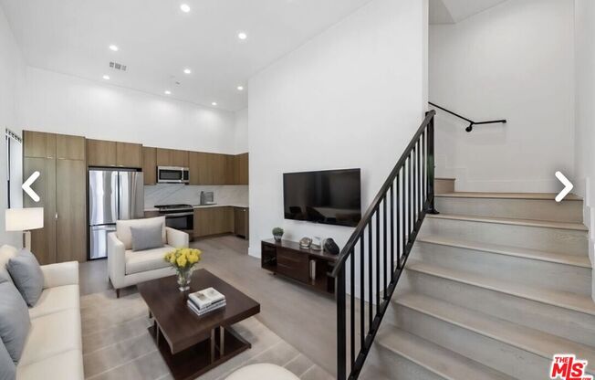 4810 1/2 MASCOT ST