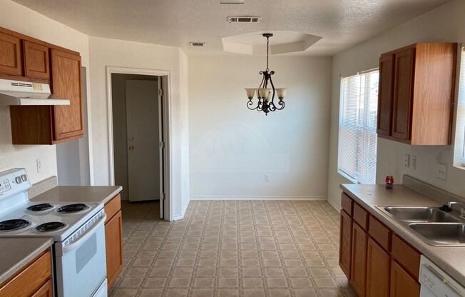 3 beds, 2 baths, $1,395