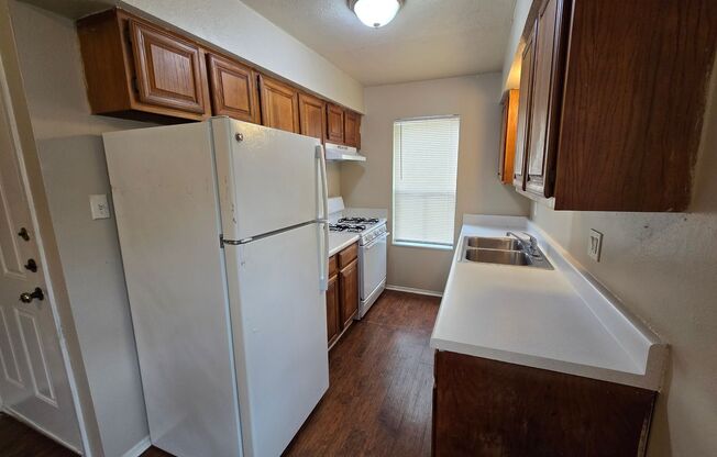 College Station - 2 bedroom / 1 bath duplex / fenced in back yard