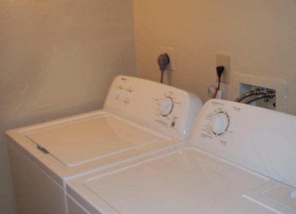 2 beds, 1.5 baths, $1,250, Unit # 1041