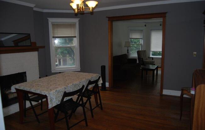 Two Great Apartments – 6 Bed / 2 Bath Near Northwestern University