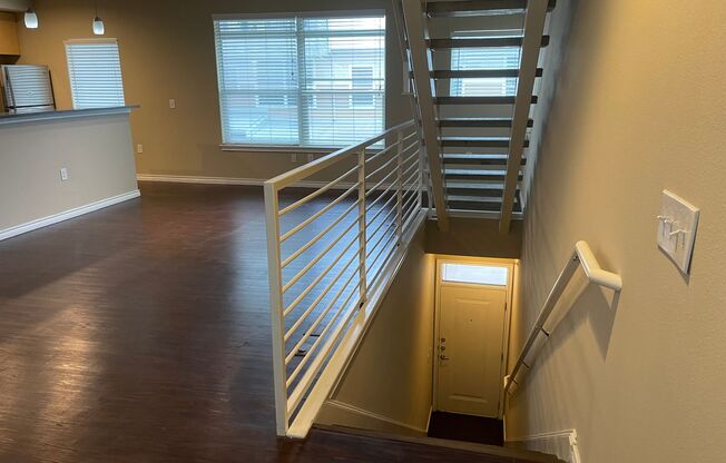 Immediate Move In - DOWNTOWN VIEWS, Stunning  SOCO 2/2.5