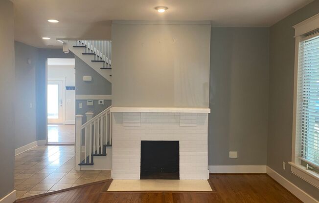Vanderbilt Place - Wonderful Location 3 bedrooms/3 1/2 baths