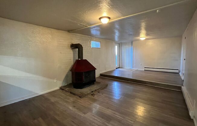 3 beds, 1 bath, $1,225, Unit 2651 S Grant 1/2