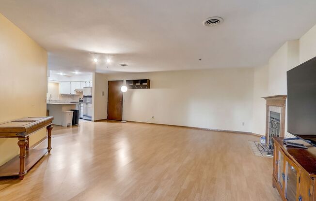 2 beds, 1 bath, $1,750, Unit Unit 21