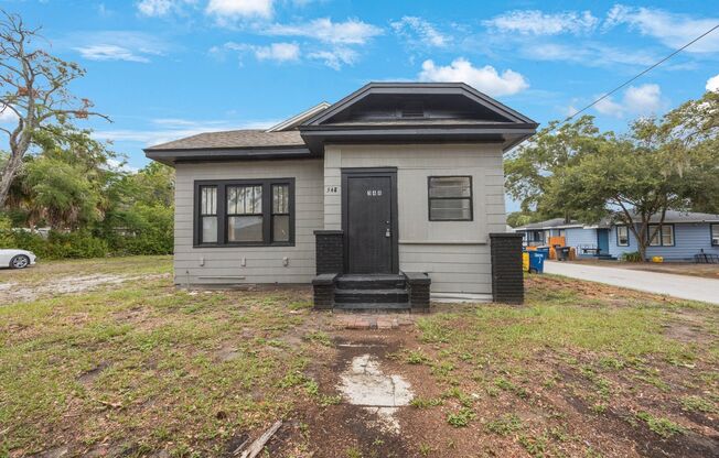 Large 3bdrm/1bath/+ bonus room ***Section 8 OK **** Ready Now