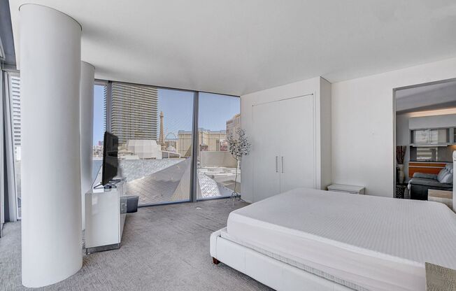 2 beds, 2 baths, $4,400, Unit # 802