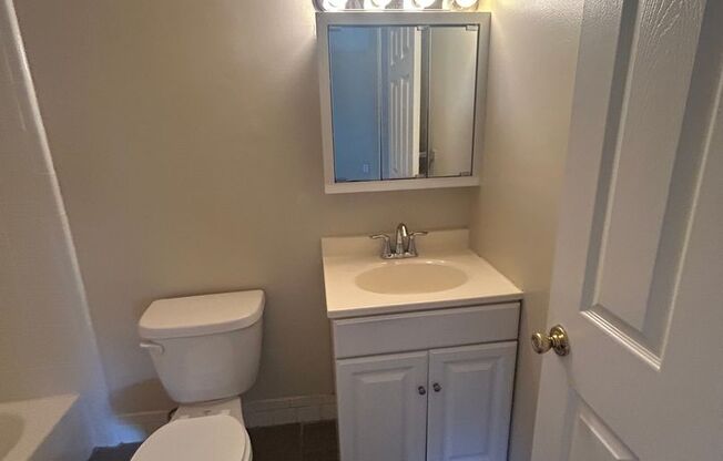 1 bed, 1 bath, 625 sqft, $1,270, Unit D11