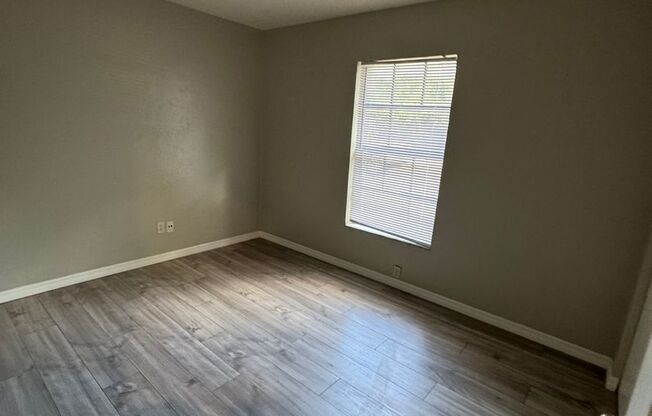 2 beds, 1 bath, $1,150, Unit Unit 4