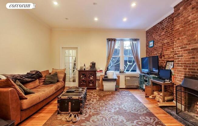 158 W 94 ST