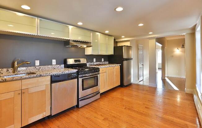 4 beds, 2 baths, $4,600, Unit 2