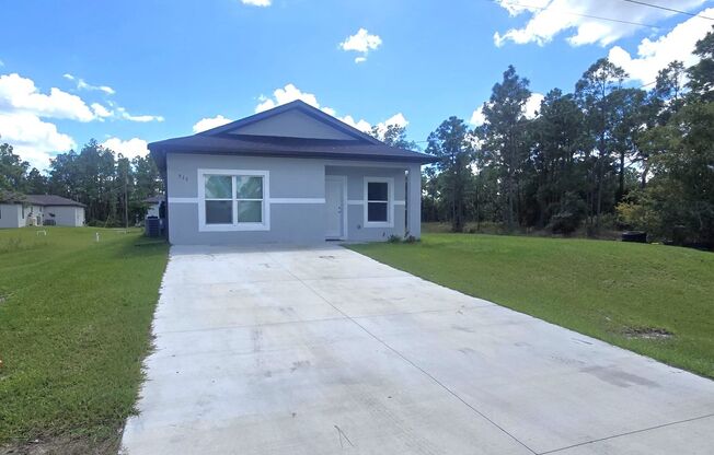 Cozy Two Bedroom, one bath house-Newer Construction- Lehigh Acres