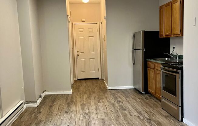 Studio, 1 bath, 320 sqft, $755, Unit 15