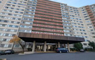 Cozy 1 Bed 1 Bath Condo In Vibrant Pavilion On The Park