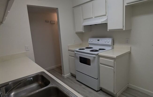 2 beds, 1 bath, $1,000, Unit #12