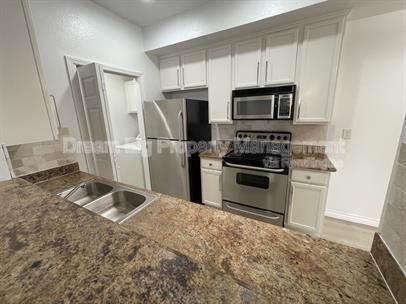 2 beds, 2 baths, 960 sqft, $2,245
