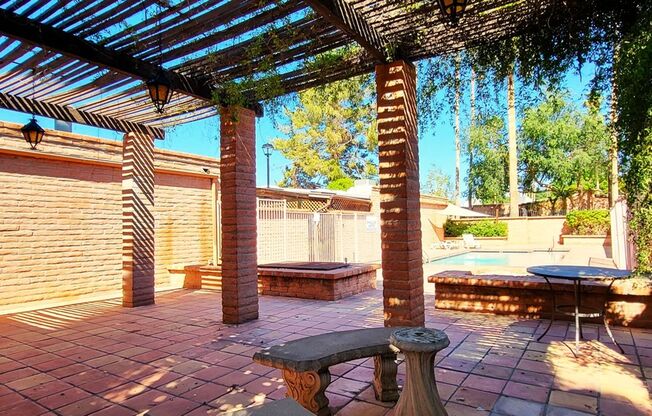 LOVELY CENTRAL PHOENIX TOWNHOME READY TO RENT!!!