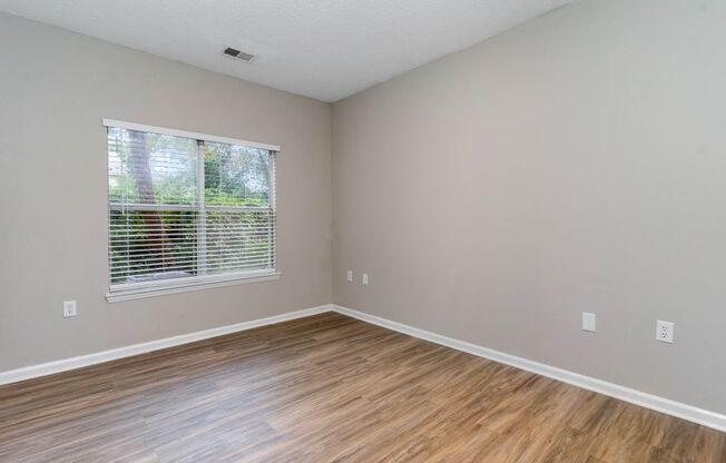 Bedroom Mill Creek