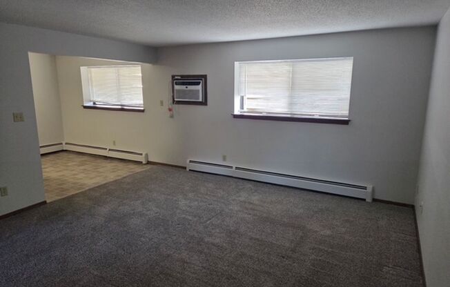 2 beds, 1 bath, 832 sqft, $850, Unit 6812 W 46th - Unit 02
