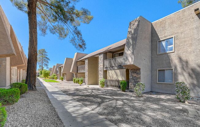 SINGLE BEDROOM CONDO IN GUARD GATED COMMUNITY!