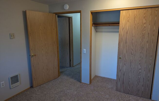 2 beds, 2 baths, 950 sqft, $1,350, Unit 27