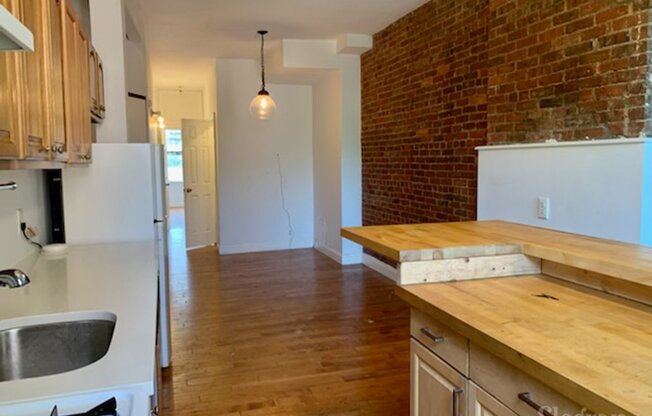 1 bed, 1 bath, $2,800, Unit 1-L