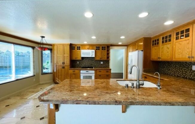 Gorgeous Bonita  home with a pool