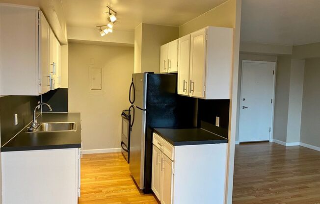 1 bed, 1 bath, 646 sqft, $1,450, Unit 403