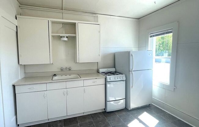 FOSTER APARTMENTS (OREG05)