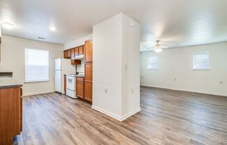 3 beds, 2 baths, 1,360 sqft, $903, Unit 819