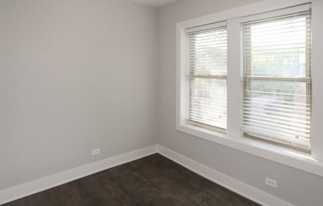 2 beds, 1 bath, 755 sqft, $3,100, Unit 3915-3S