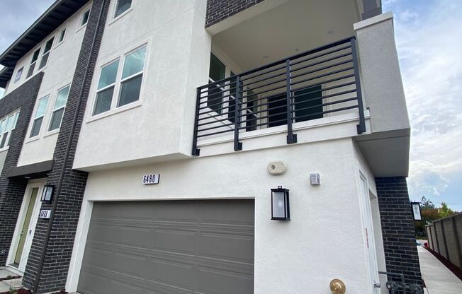 Boulevards End Unit Townhouse, 3 Bed / 2.5 Bath, Amenities, Close to 580