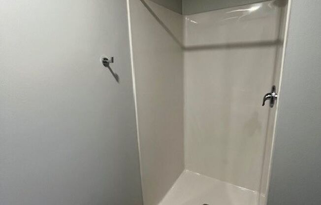 Studio, 1 bath, 171 sqft, $950, Unit 205