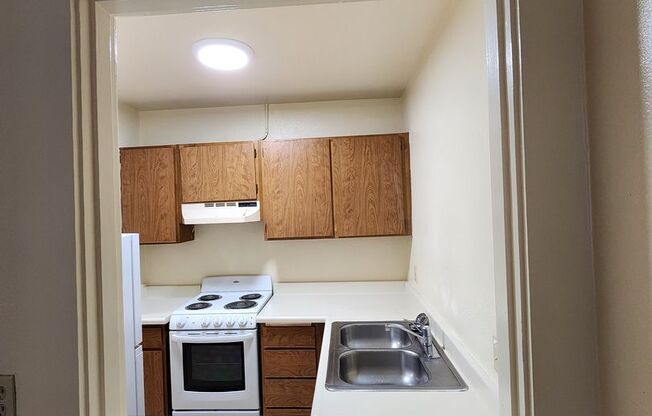 1 bed, 1 bath, 460 sqft, $1,150, Unit 216