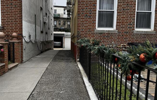 3243 47 ST