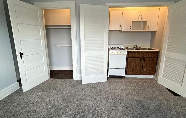 Studio, 1 bath, 240 sqft, $650, Unit Apt 1