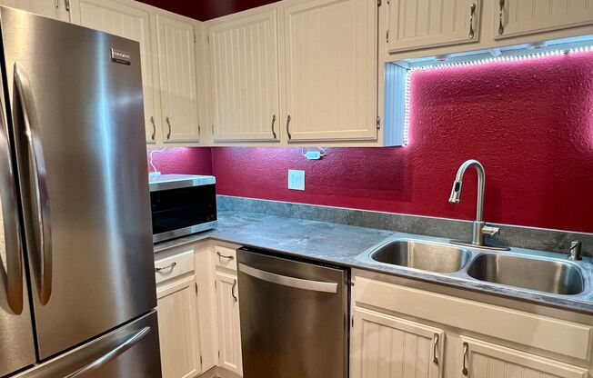High speed internet included - 3 bedroom townhouse